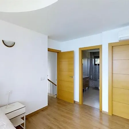 Fantastic First Line Penthouse 아파트 *