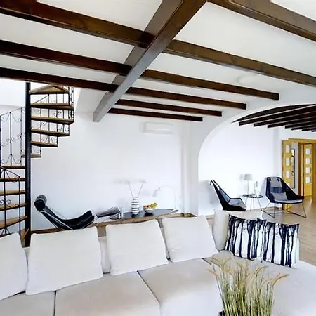 Fantastic First Line Penthouse 아파트 *