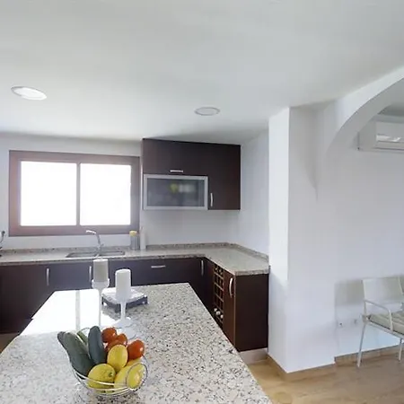 Fantastic First Line Penthouse 아파트 *